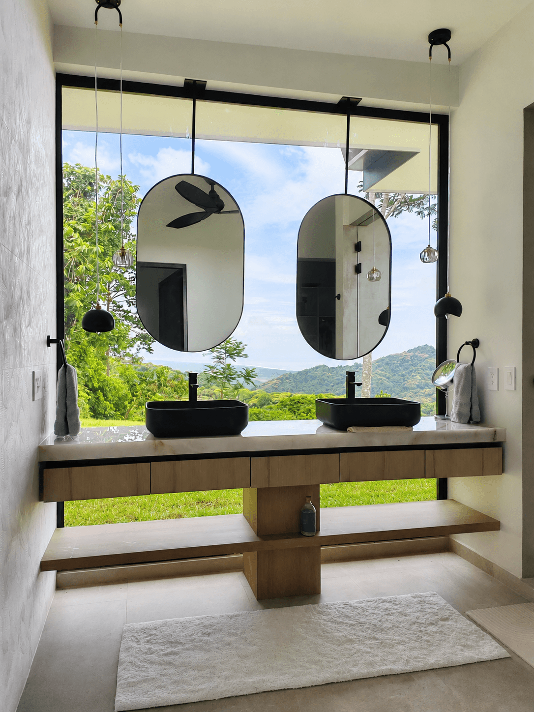 Baños y vanidad - Casa Vergel
