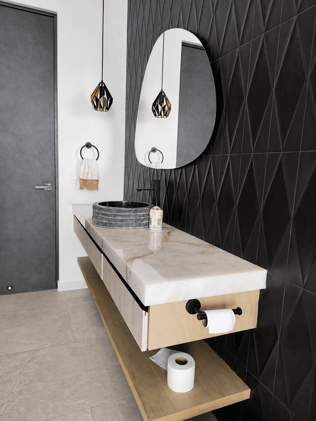 Baños y vanidad - Casa Vergel