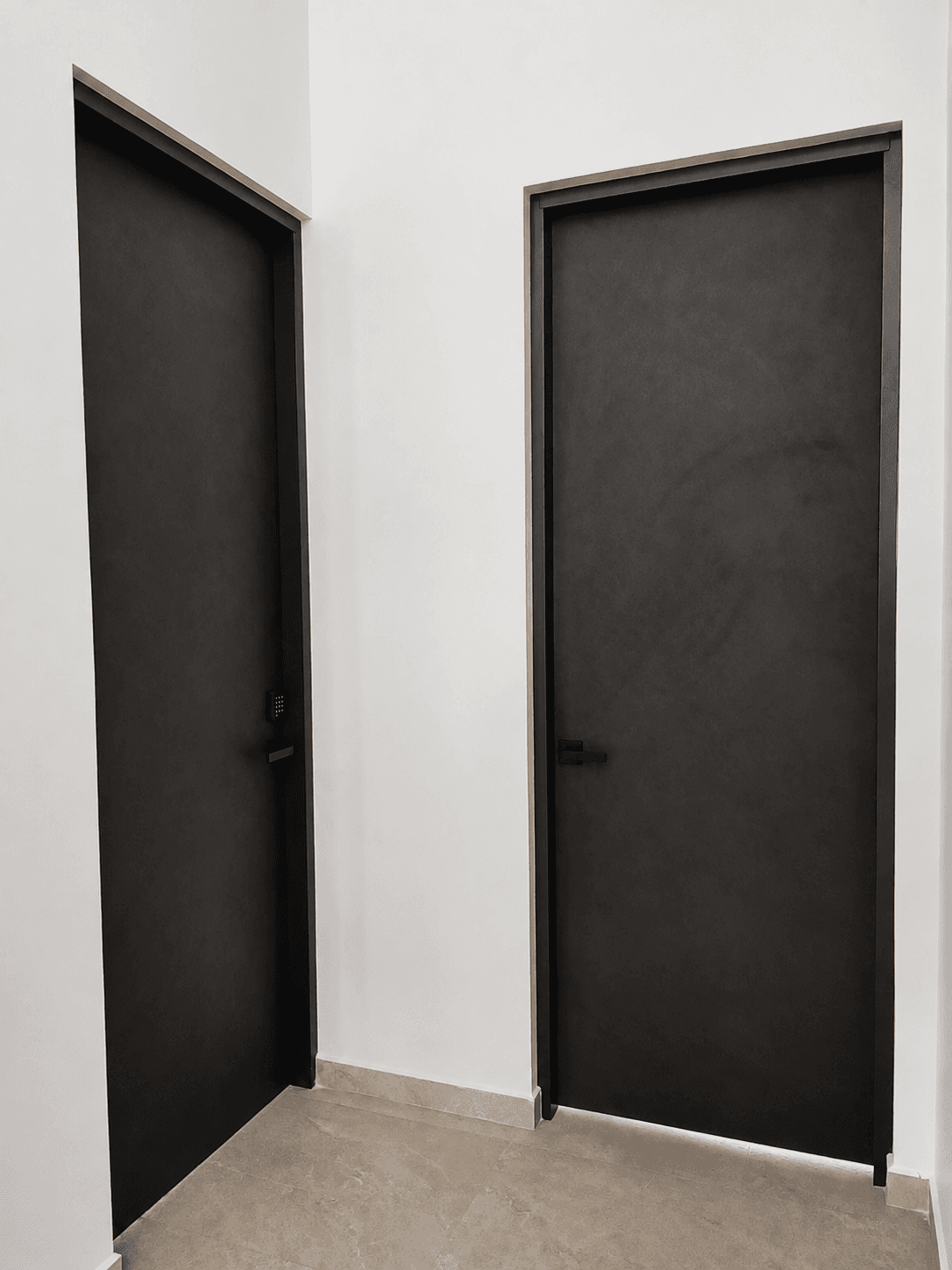Pasillos y puertas oscuras - Casa Vergel