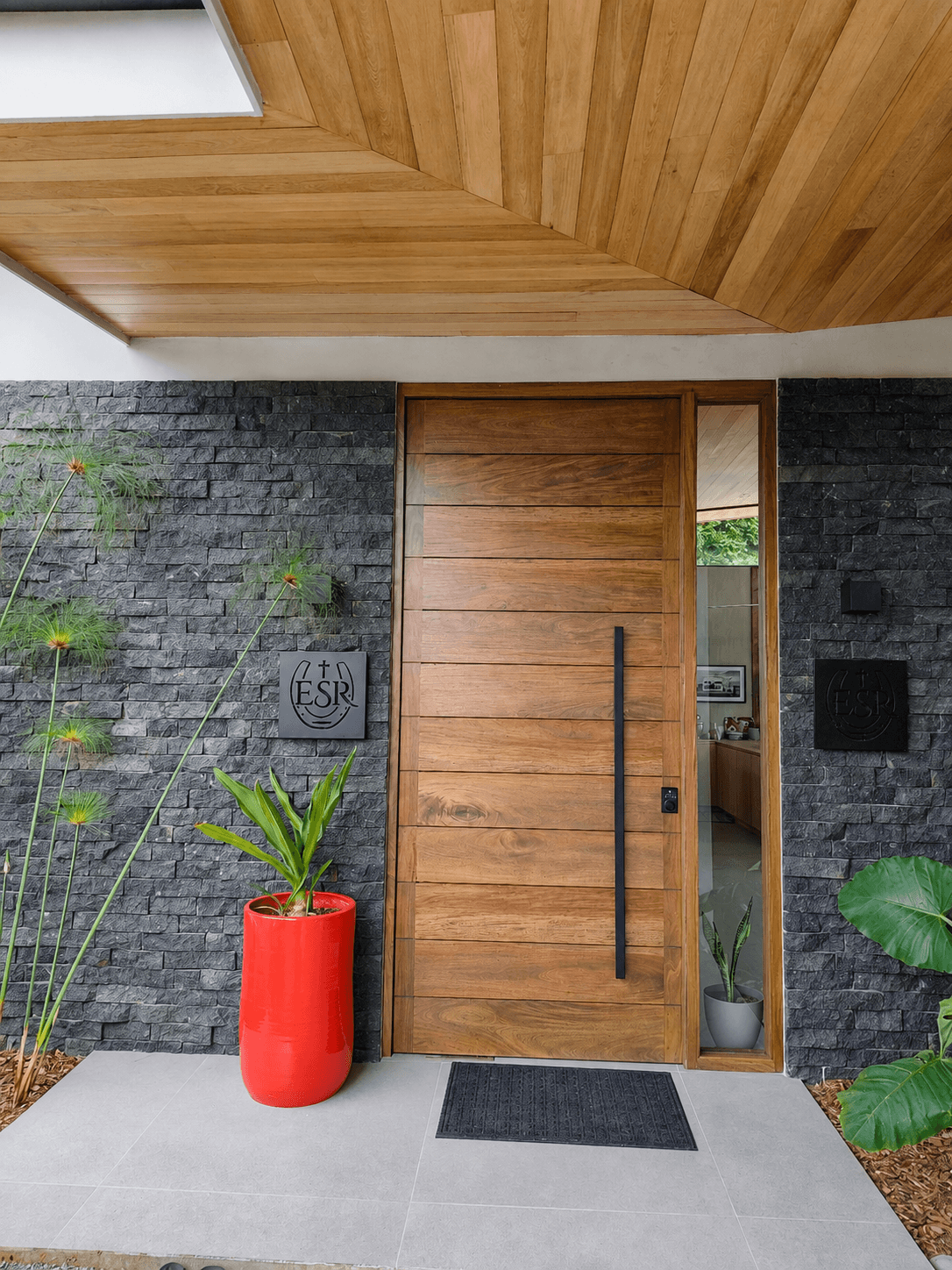 Accesos y puertas de madera - Casa Authentica