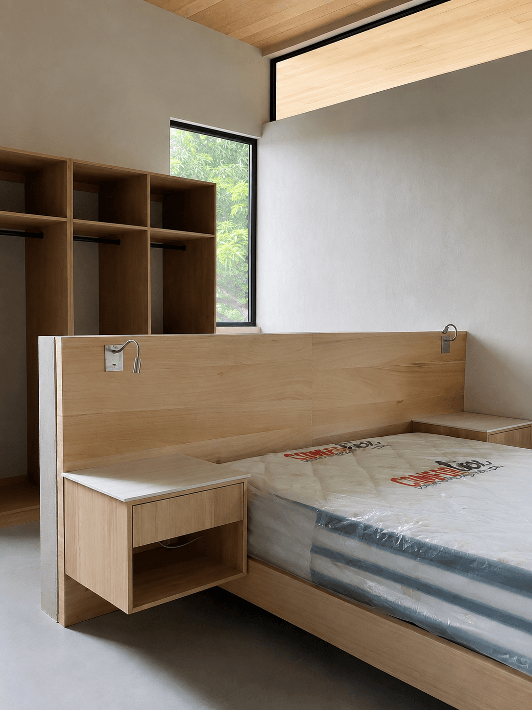 Bedrooms with integrated wood - El Torito House