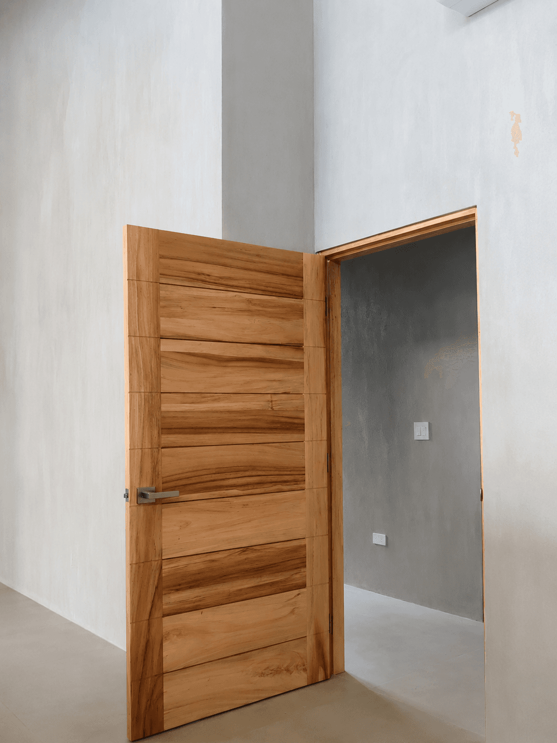 Doors, entryway and bench - El Torito House