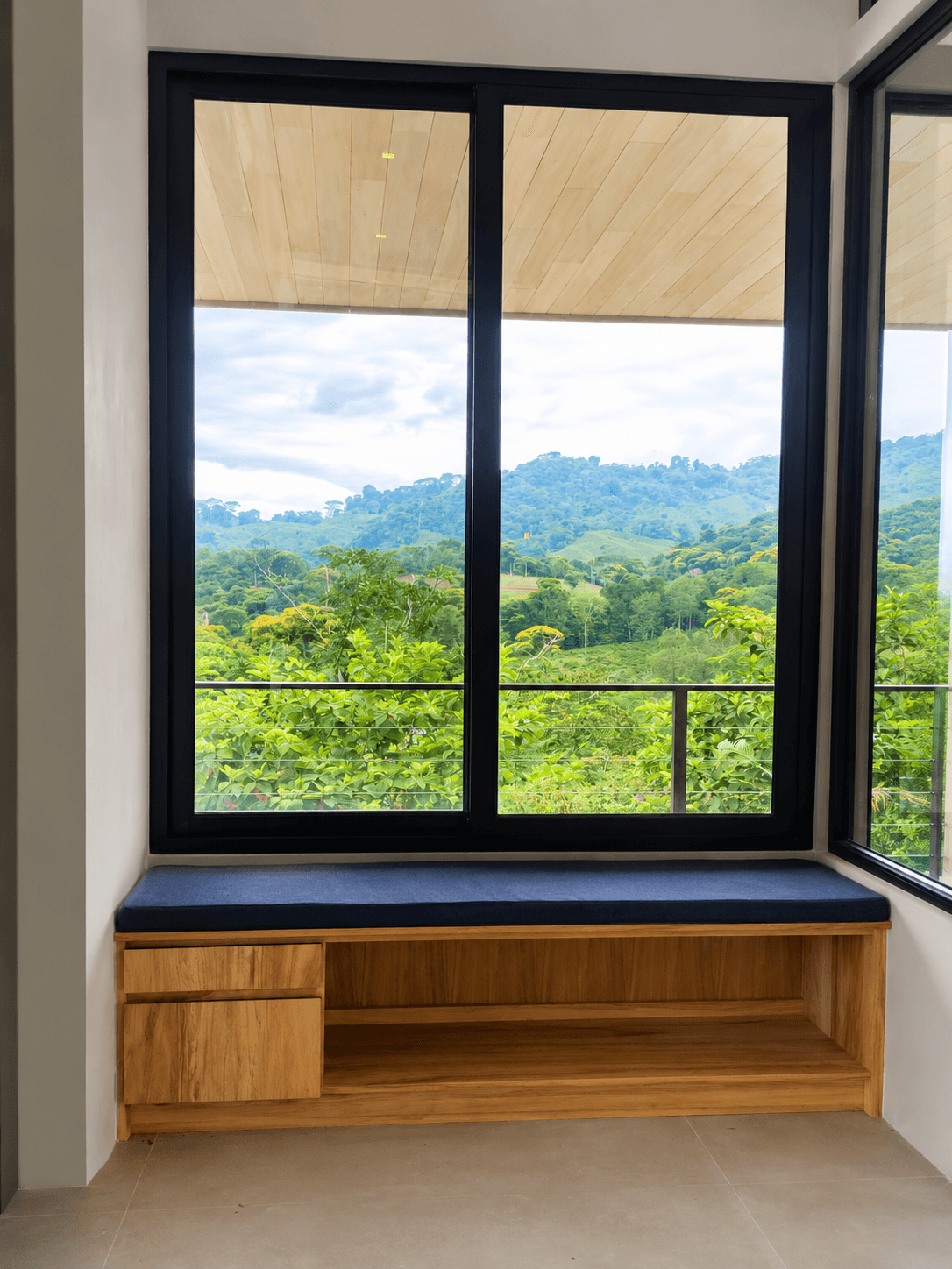 Doors, entryway and bench - El Torito House