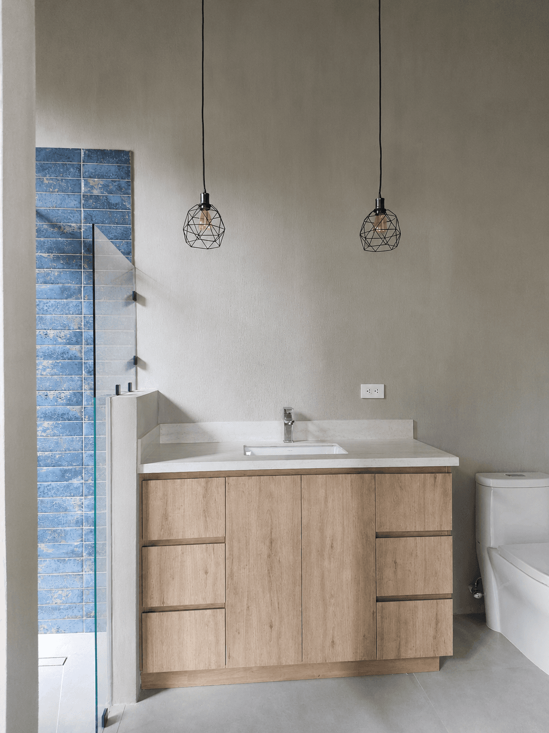 Bathrooms and vanities - El Torito House