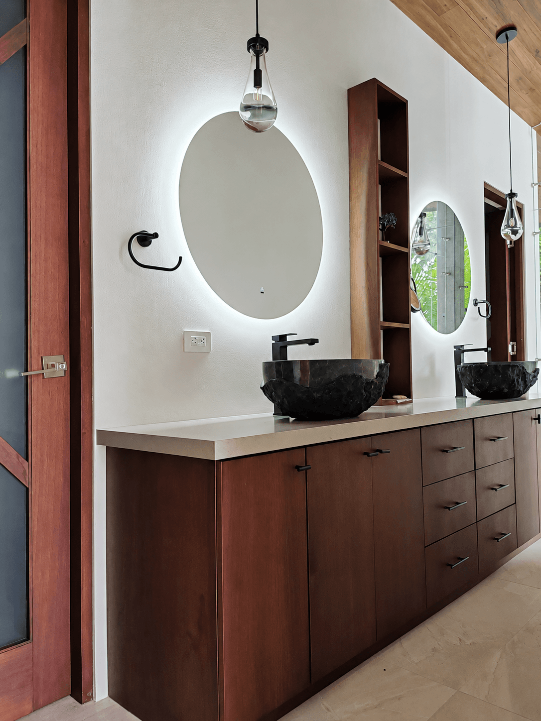Baños y tocadores - Casa Sattva
