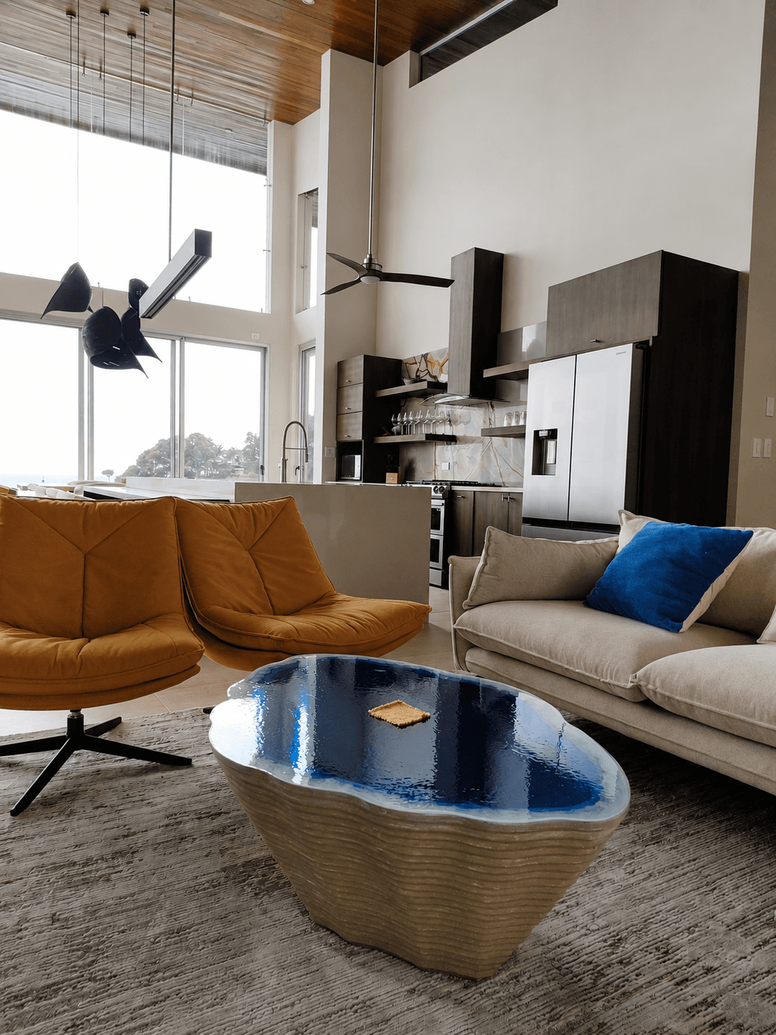 Sala, panel de TV y consolas - Casa Sattva